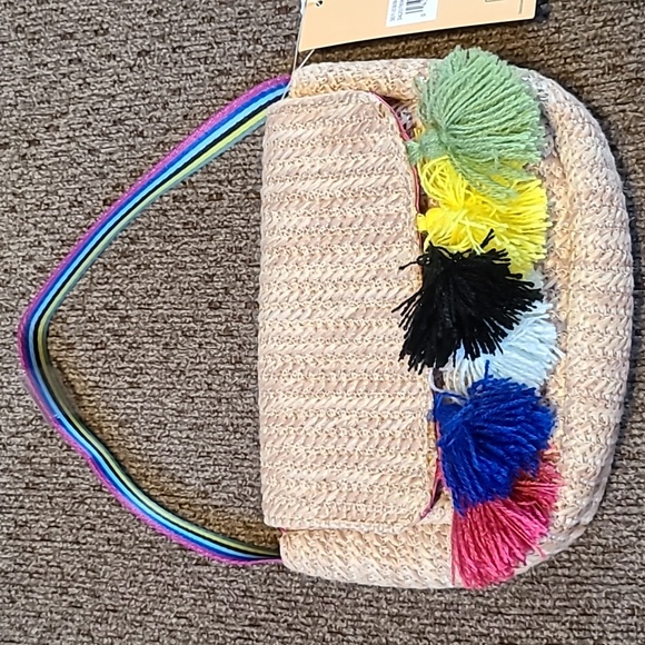 SMALL CUTE STRAW HAND BAG WITH COLORFUL POM POM - Picture 1 of 12
